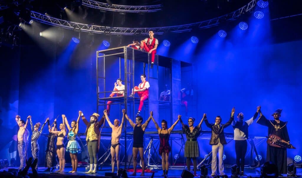 ALIS, le Grand Gala – Tour 2024, arrive au Maroc pour une série de représentations exceptionnelles. Ce spectacle époustouflant, qui réunit les meilleurs artistes mondiaux du Nouveau Cirque, promet une expérience inoubliable pour tous les âges.