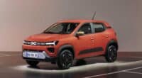 Dacia Spring 2024 : la citadine électrique accessible se refait une beauté ! Découvrez le nouveau design moderne, l'autonomie accrue et le confort amélioré de la Dacia Spring 2024. Une voiture électrique idéale pour les automobilistes à la recherche d'une solution urbaine abordable.