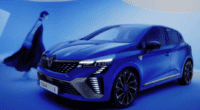 Découvrez la nouvelle phase de la Renault Clio V, avec un design plus affirmé et une gamme de motorisations élargie, incluant l'hybride E-Tech.