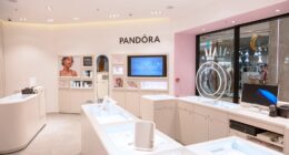 Découvrez le premier concept-store Pandora en Afrique du Nord à Casablanca et vivez une expérience d'achat unique et personnalisée.