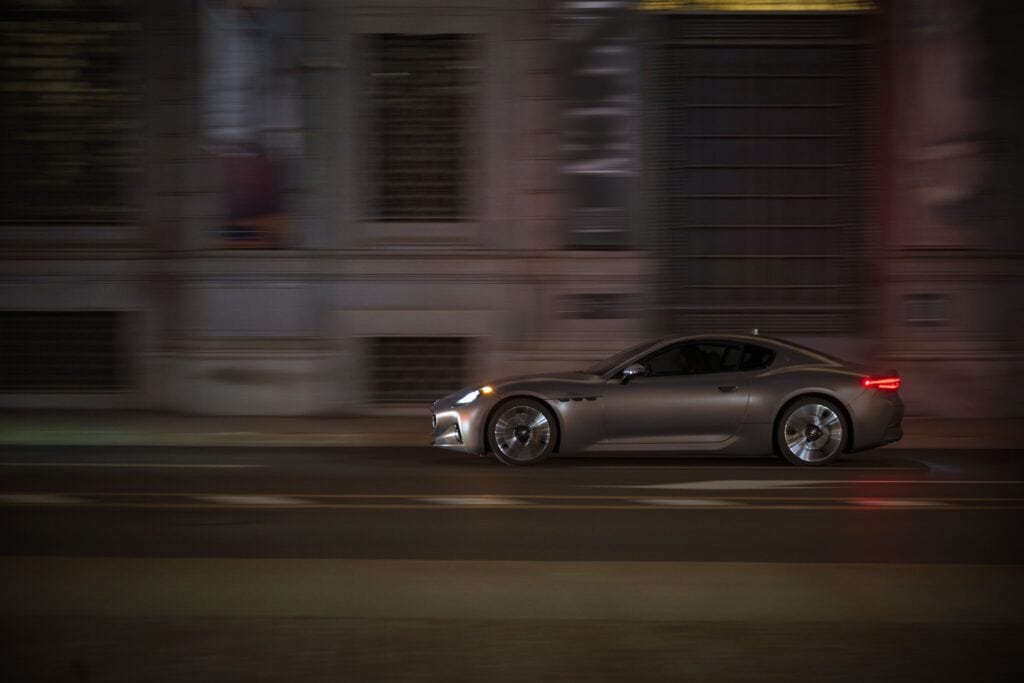 Découvrez la nouvelle ère électrique de Maserati avec le Folgore Day. Admirez les Maserati GranTurismo Folgore, Grecale Folgore, GranCabrio Folgore et MC20 Folgore. Explorez le programme de personnalisation Fuoriserie et le bateau à moteur électrique TRIDENTE. Vivez l'expérience Maserati avec Damiano David dans la campagne publicitaire "Ça vous excite".