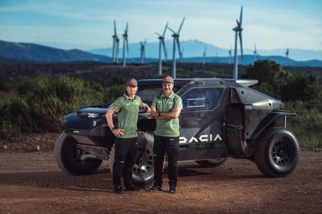Découvrez les premiers résultats des tests du prototype Dacia Sandriders en vue du Dakar 2025. Les pilotes Nasser Al-Attiyah, Sébastien Loeb et Cristina Gutiérrez livrent leurs impressions sur le véhicule
