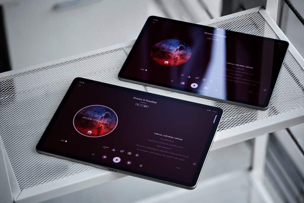 Découvrez les dernières innovations technologiques de Huawei, notamment les tablettes PaperMatte conçues pour une expérience de lecture et d'écriture plus confortable.