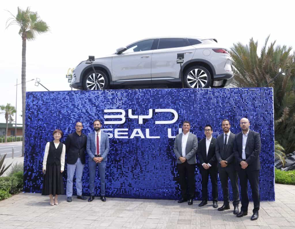 BYD أول سيارة رياضية متعددة الاستخدامات هجينة قابلة لإعادة الشحن في المغرب، وهي Seal U DM-i. يتميز هذا الطراز بأدائه العالي واحترامه للبيئة بتصميم عصري وداخلي واسع ومدى ملحوظ. اكتشف خصائصه وسعره في المغرب.