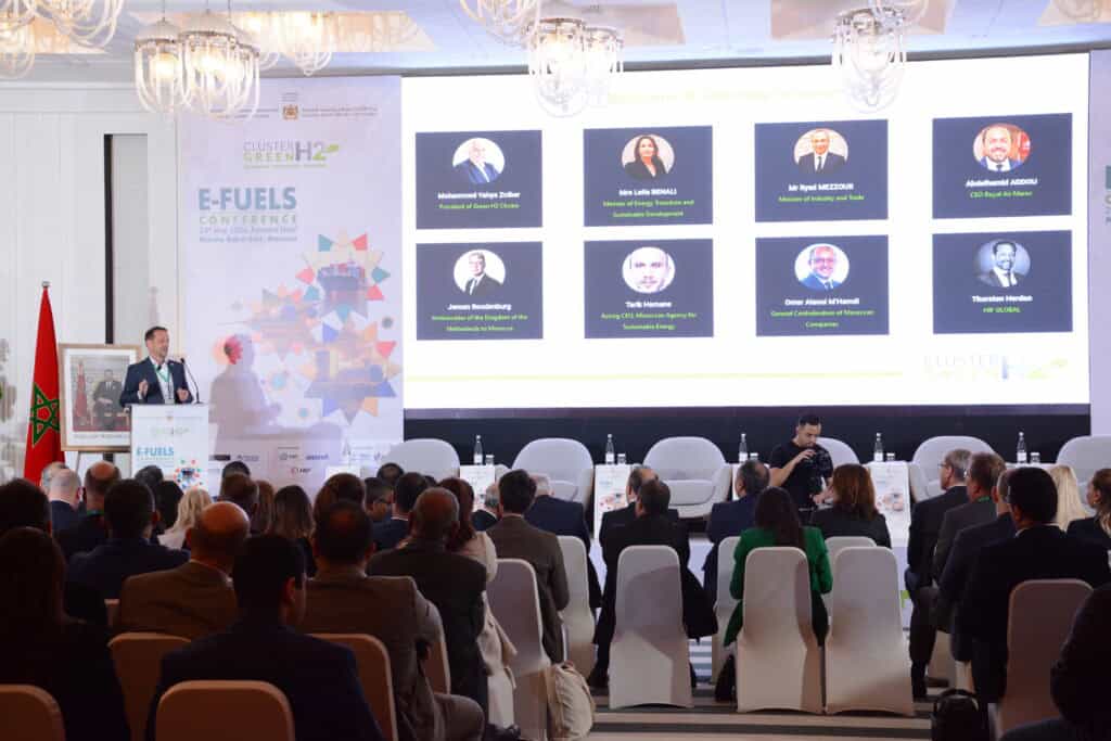 أعلنت شركة إتش آي إف جلوبال، الرائدة عالميًا في مجال الوقود الإلكتروني، عن نيتها التوسع في المغرب لإنتاج الهيدروجين الأخضر والميثانول الإلكتروني. اكتشفوا كيف يساهم هذا المشروع الثوري في الانتقال الطاقوي بالمغرب والحد من انبعاثات ثاني أكسيد الكربون.