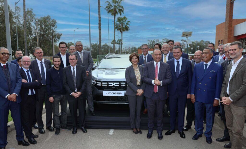 Dacia révolutionne le marché marocain avec le lancement de la Jogger, un véhicule familial 5 et 7 places produit localement à Tanger. Découvrez les caractéristiques, les prix et les modalités de précommande de ce nouveau modèle