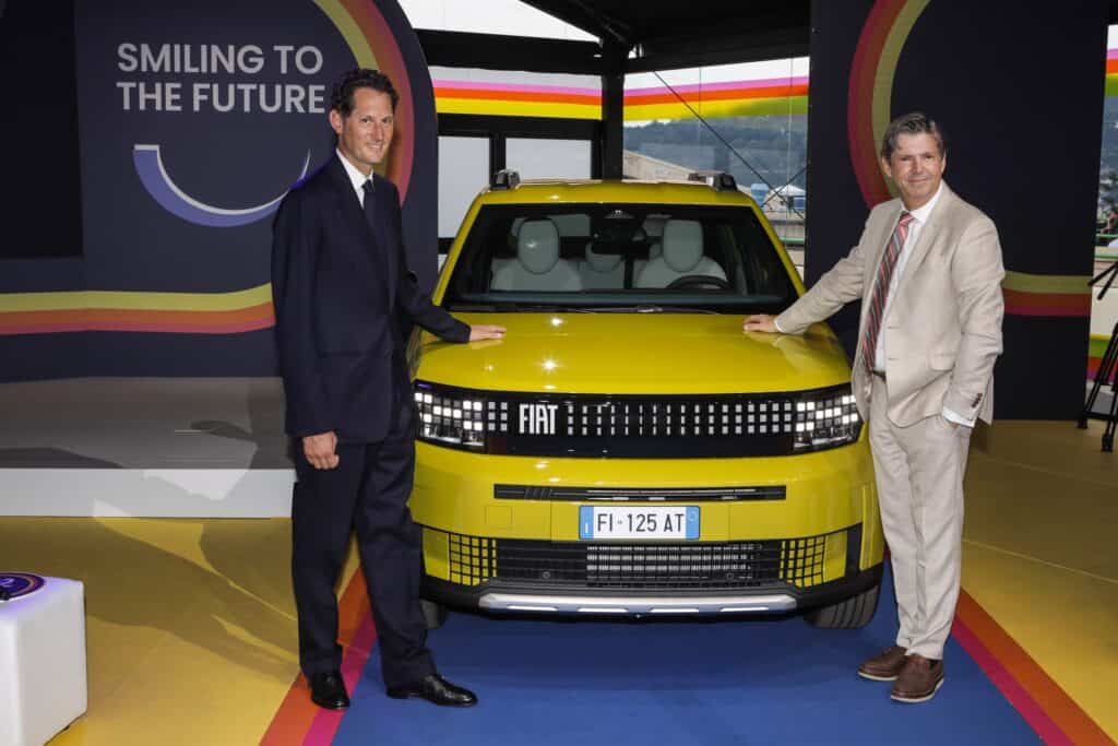 Fiat célèbre ses 125 ans avec style ! Découvrez les nouveaux modèles Fiat 500e Giorgio Armani et Grande Panda. La marque italienne dévoile ses ambitions pour l'avenir et s'affirme comme un acteur majeur de la mobilité électrique.