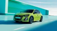 Découvrez la nouvelle Peugeot 208 : un design plus affirmé, un intérieur technologique et une motorisation 100% électrique performante. Une citadine compacte qui allie style et écologie.