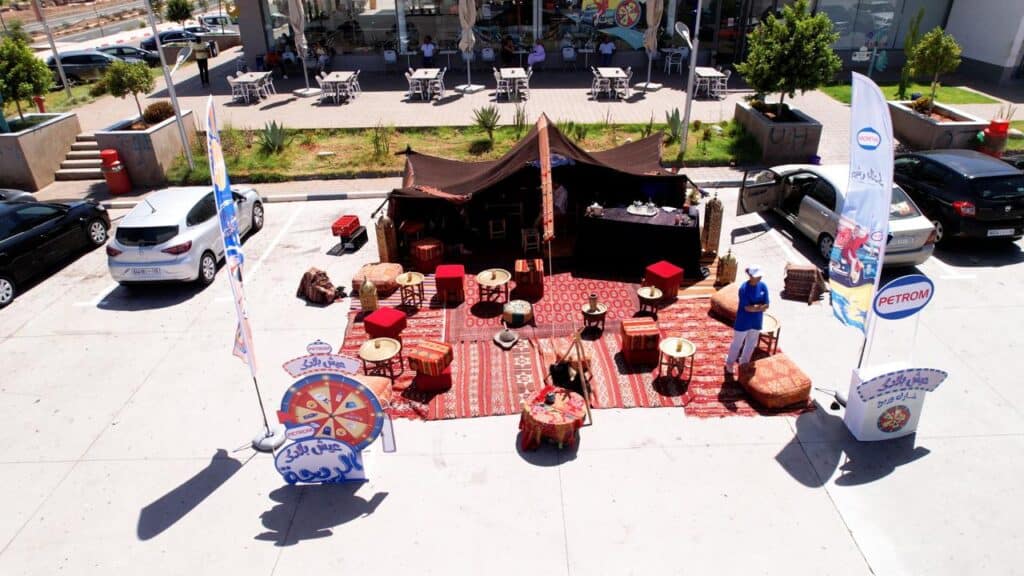 Découvrez le Maroc cet été avec Petrom ! La tournée "3ich Bladek" vous invite à explorer les richesses du Royaume grâce à de nombreuses animations dans tout le pays. Un été 100% marocain vous attend.