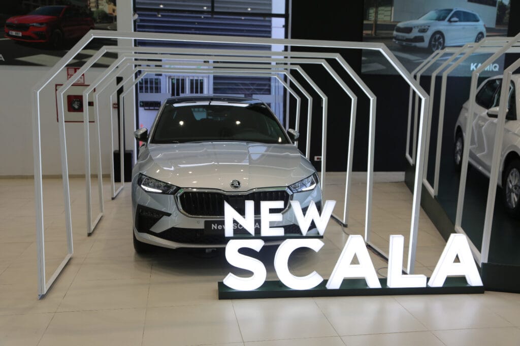Découvrez les nouveaux modèles Skoda au Maroc : Fabia, Scala et Kamiq. Des voitures performantes, élégantes et adaptées à tous les besoins. Profitez de prix attractifs et d'offres de financement intéressantes.