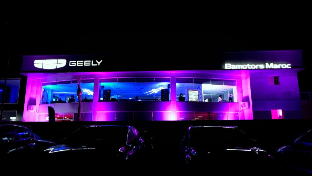 Geely, représentée par Bamotors, ouvre un nouveau showroom à Marrakech. Découvrez la nouvelle gamme de SUV et de voitures électriques, et bénéficiez d'un service après-vente de qualité.