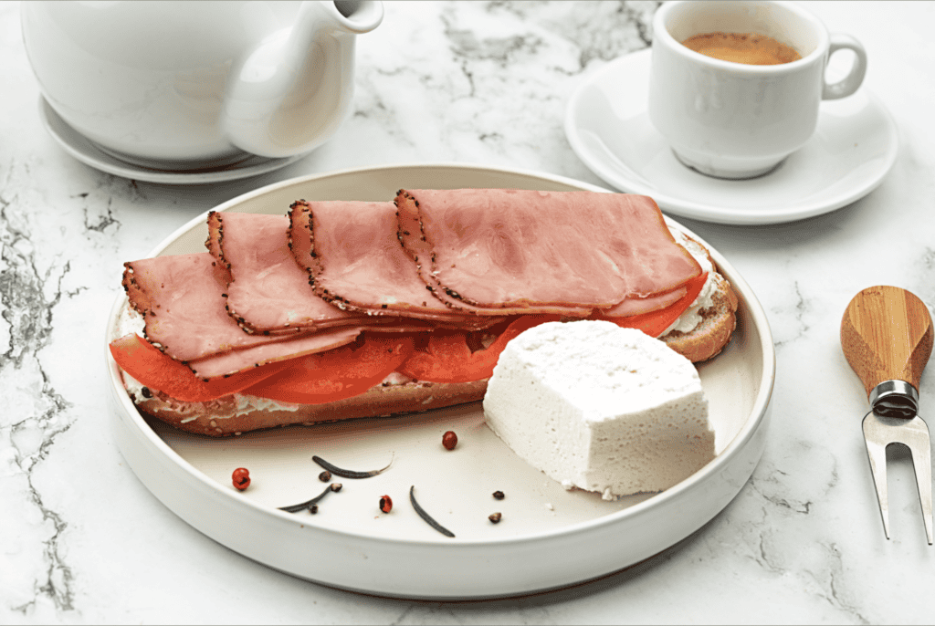 Découvrez Hlal, la nouvelle marque de charcuterie halal premium au Maroc. Une sélection rigoureuse des ingrédients, des procédés de fabrication innovants et une traçabilité totale garantissent une qualité exceptionnelle.