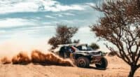 اكتشف كيف تواجه سيارات داسيا ساندرز تحدي داكار 2025 مع ناصر العطية وسباستيان لوب.