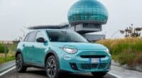 Découvrez la nouvelle Fiat 600 hybride, le SUV compact qui allie élégance italienne, performances hybrides et technologies innovantes. Idéale pour les conducteurs soucieux de l'environnement.