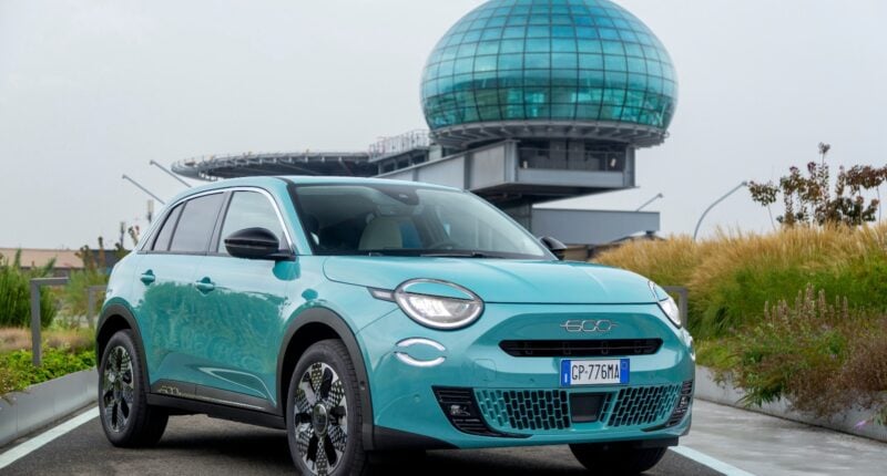 Découvrez la nouvelle Fiat 600 hybride, le SUV compact qui allie élégance italienne, performances hybrides et technologies innovantes. Idéale pour les conducteurs soucieux de l'environnement.