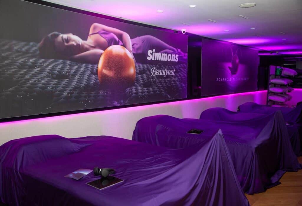Simmons Beautyrest célèbre 100 ans (1925-2025) de sa ligne Beautyrest® et ouvre son nouveau flagship à Casablanca. Découvrez les innovations des matelas haut de gamme (ressorts ensachés, soutien morphologique).