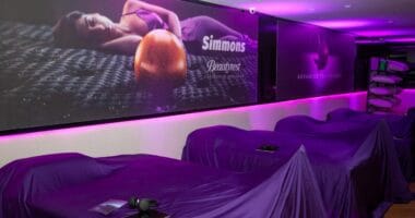 Simmons Beautyrest célèbre 100 ans (1925-2025) de sa ligne Beautyrest® et ouvre son nouveau flagship à Casablanca. Découvrez les innovations des matelas haut de gamme (ressorts ensachés, soutien morphologique).