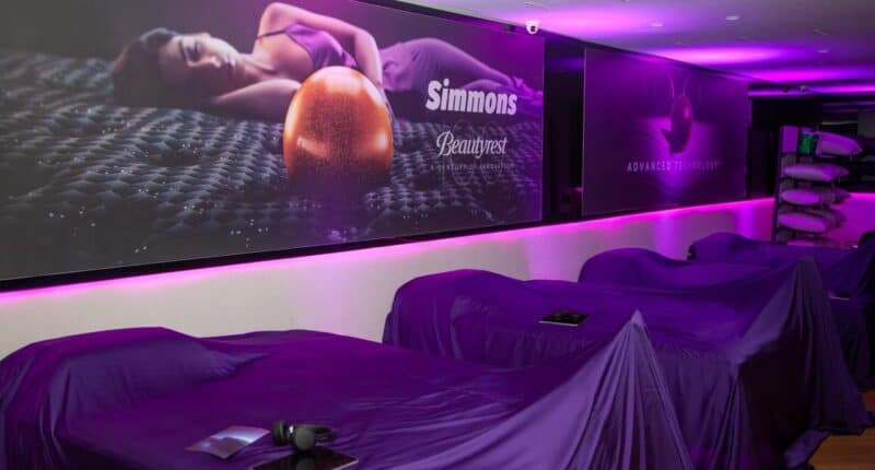 Simmons Beautyrest célèbre 100 ans (1925-2025) de sa ligne Beautyrest® et ouvre son nouveau flagship à Casablanca. Découvrez les innovations des matelas haut de gamme (ressorts ensachés, soutien morphologique).